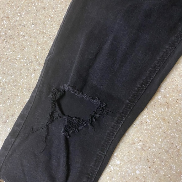 Ladies Old Navy Size 6 Rockstar Black Jeans - Picture 3 of 7